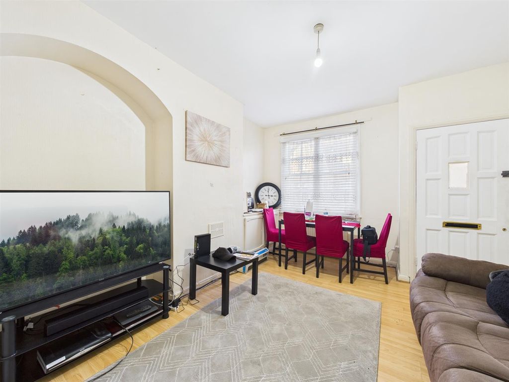 Property photo 2 of 12 Cam01358G0-Pr0202-Still002.Jpg