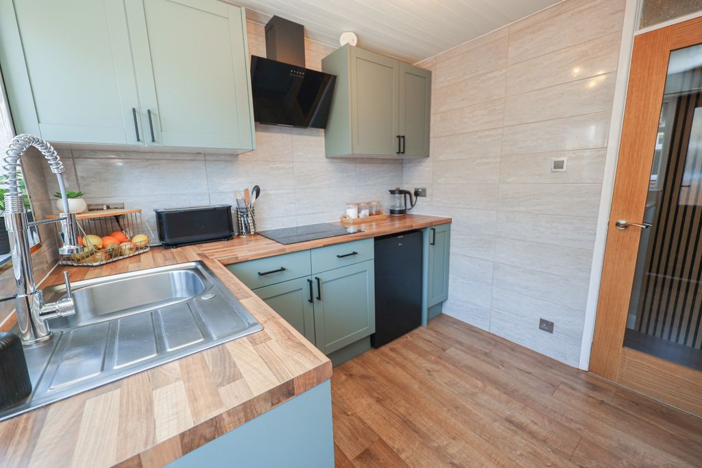 Property photo 3 of 29 5250803