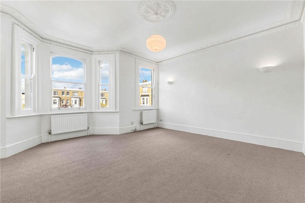 Property photo 2 of 16 Picture No. 17