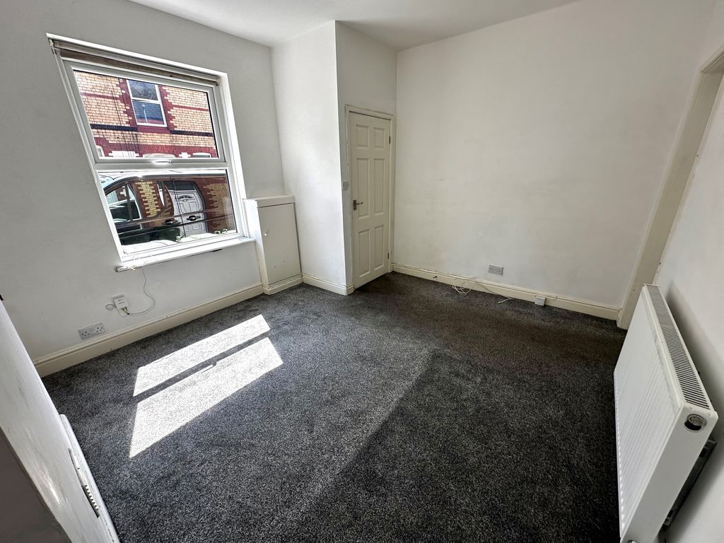 Property photo 2 of 17 Image