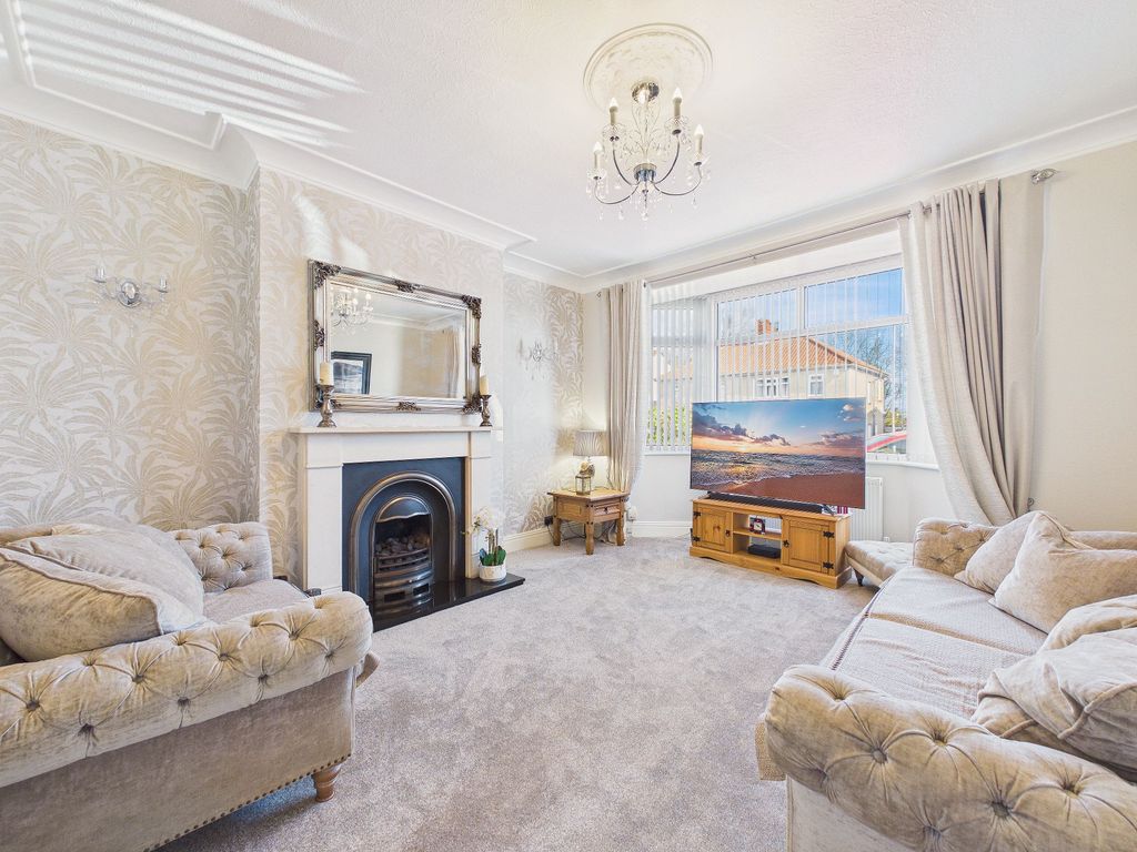 Property photo 2 of 16 Lounge