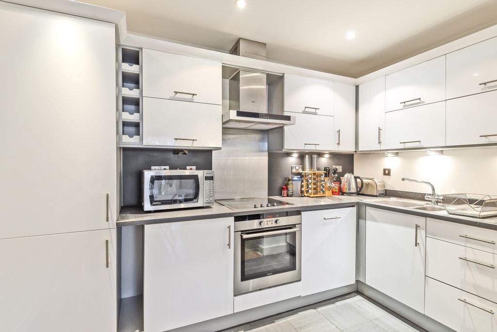 Property photo 1 of 6 Kitchen