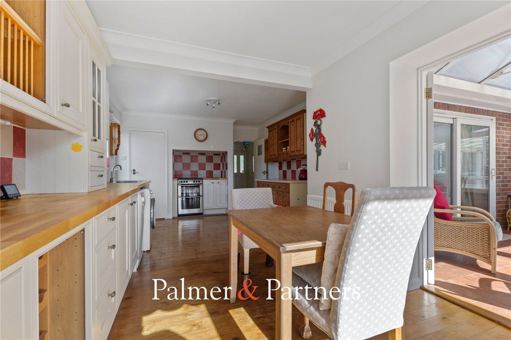 Property photo 3 of 33 Picture No. 12