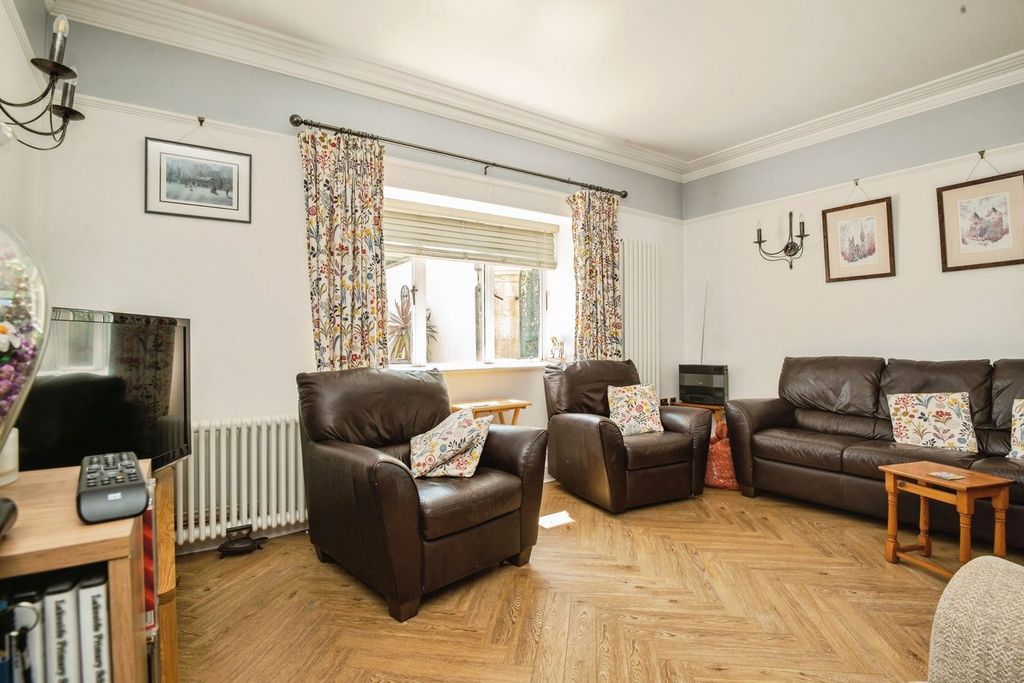 Property photo 3 of 15