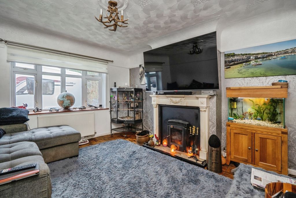 Property photo 2 of 17 Photo