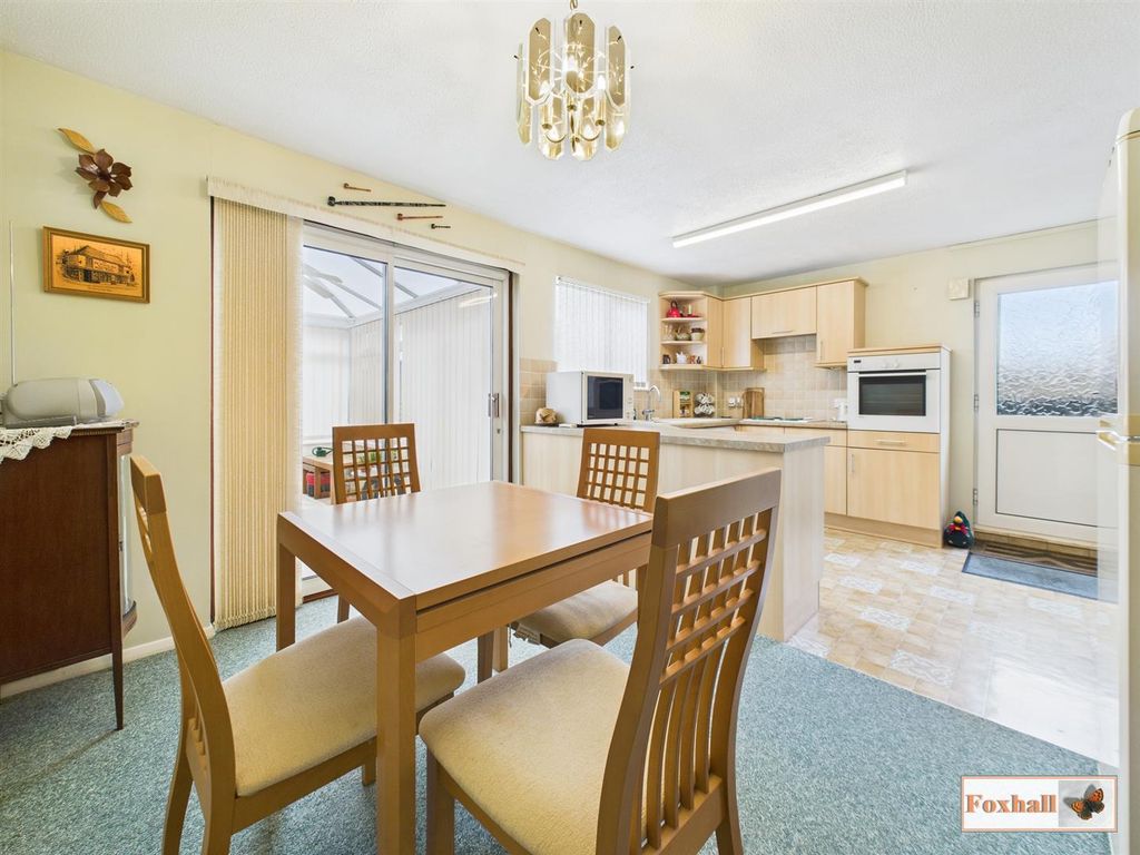 Property photo 2 of 21 Kitchen / Diner