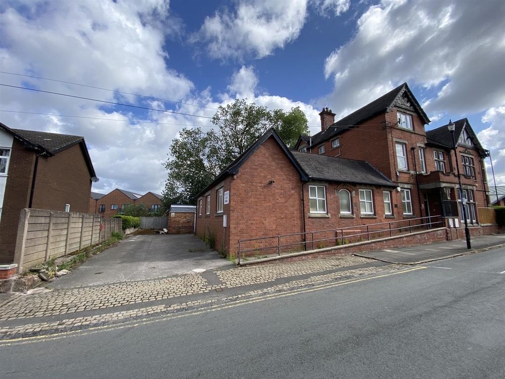 Property photo 1 of 17