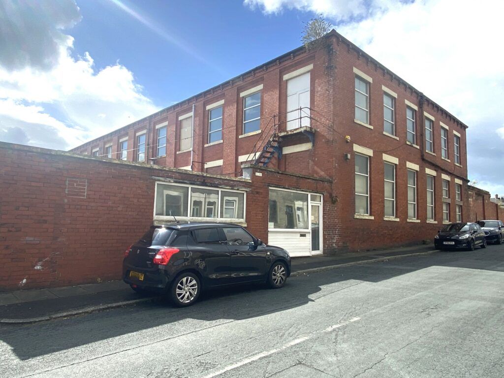 Property photo 1 of 5