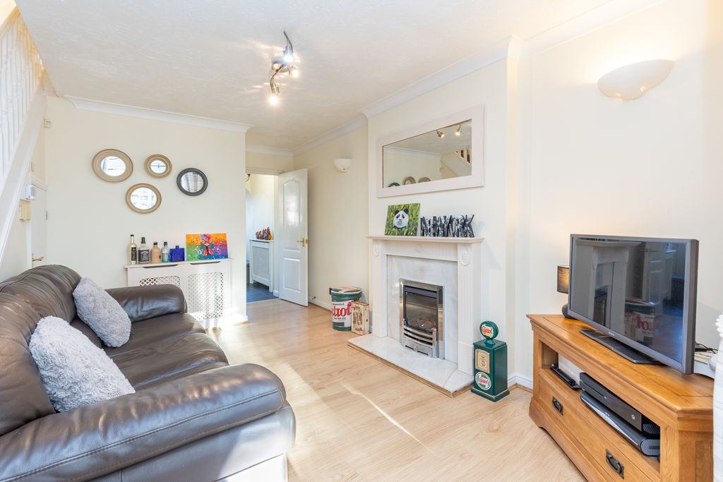 Property photo 3 of 11 Living Room