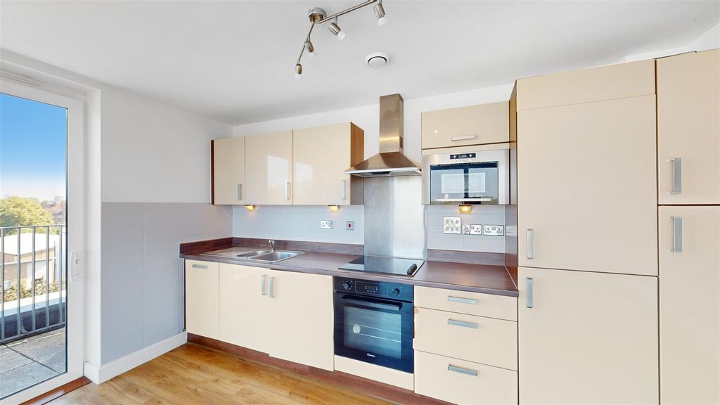 Property photo 3 of 26 Flat 37, Tria Apartments - Yw9D8Z0Ggimy9Mkmxicx.Jp