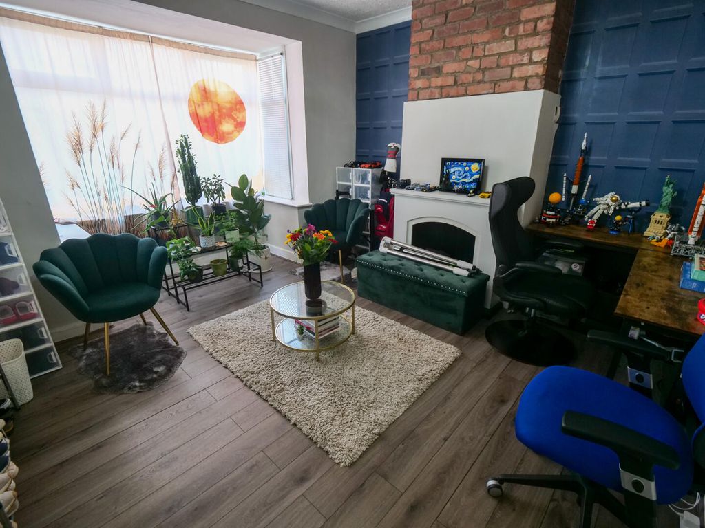 Property photo 3 of 16 Dining Room