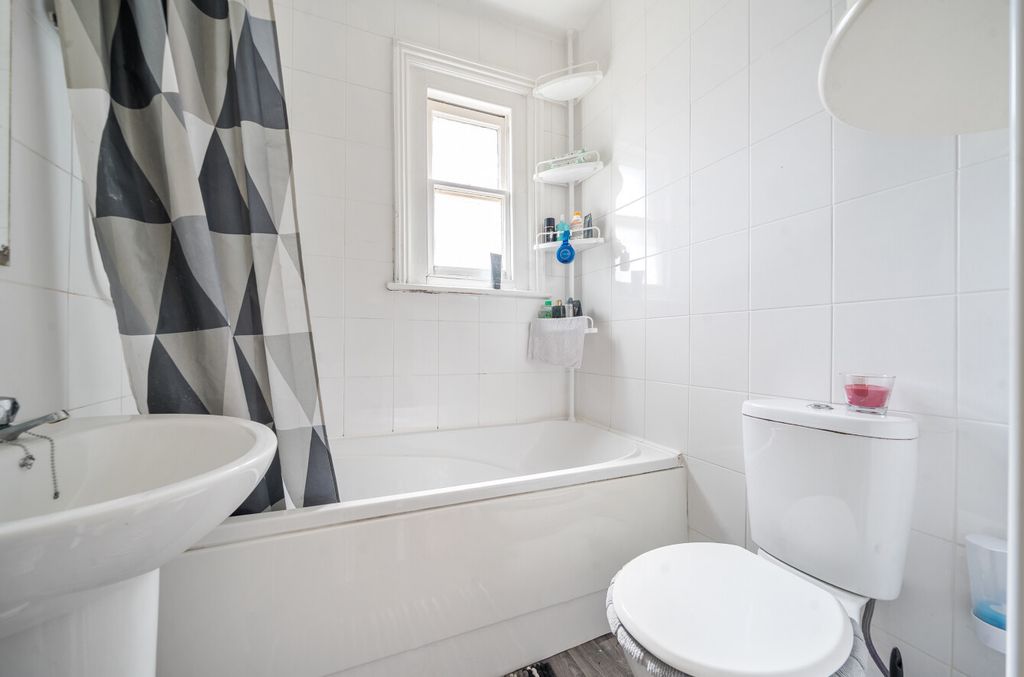 Property photo 2 of 4 Bathroom