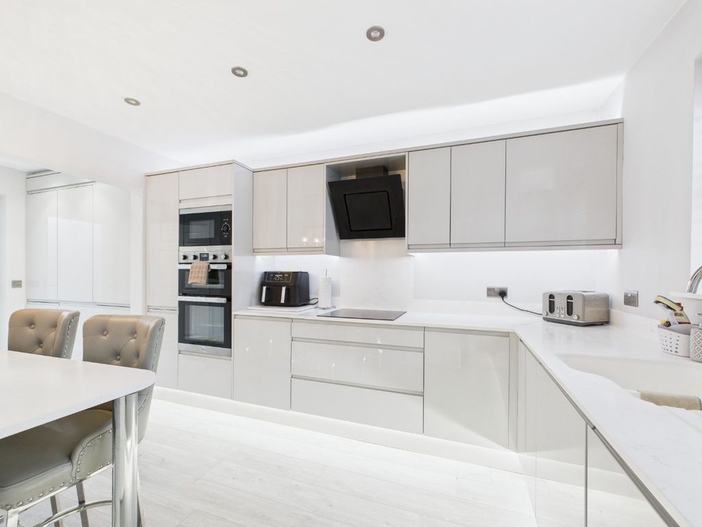 Property photo 2 of 26 4761863