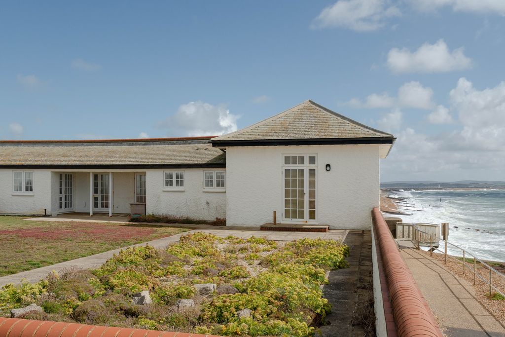 Property photo 1 of 21 310421 - The White House, Westover Road So41 - High Res-04141.Jpg