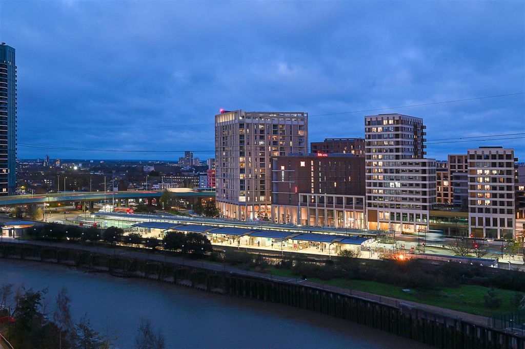 Property photo 2 of 23 807 Echo-House-Night (2).Jpg