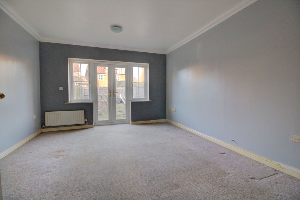Property photo 2 of 8 Lounge