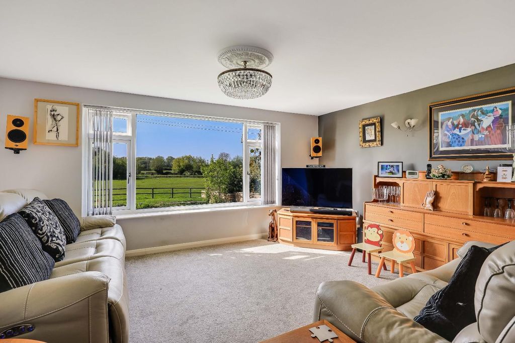 Property photo 2 of 24 Img (12) (1).Jpg