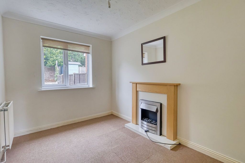 Property photo 3 of 10 Dining Room