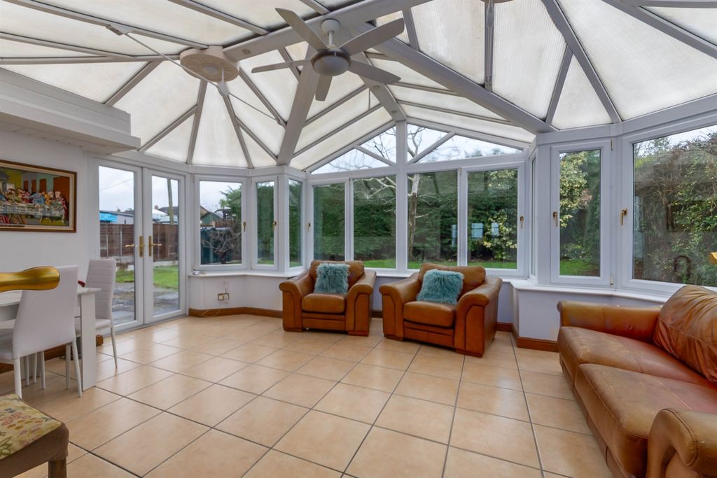Property photo 3 of 22 Conservatory