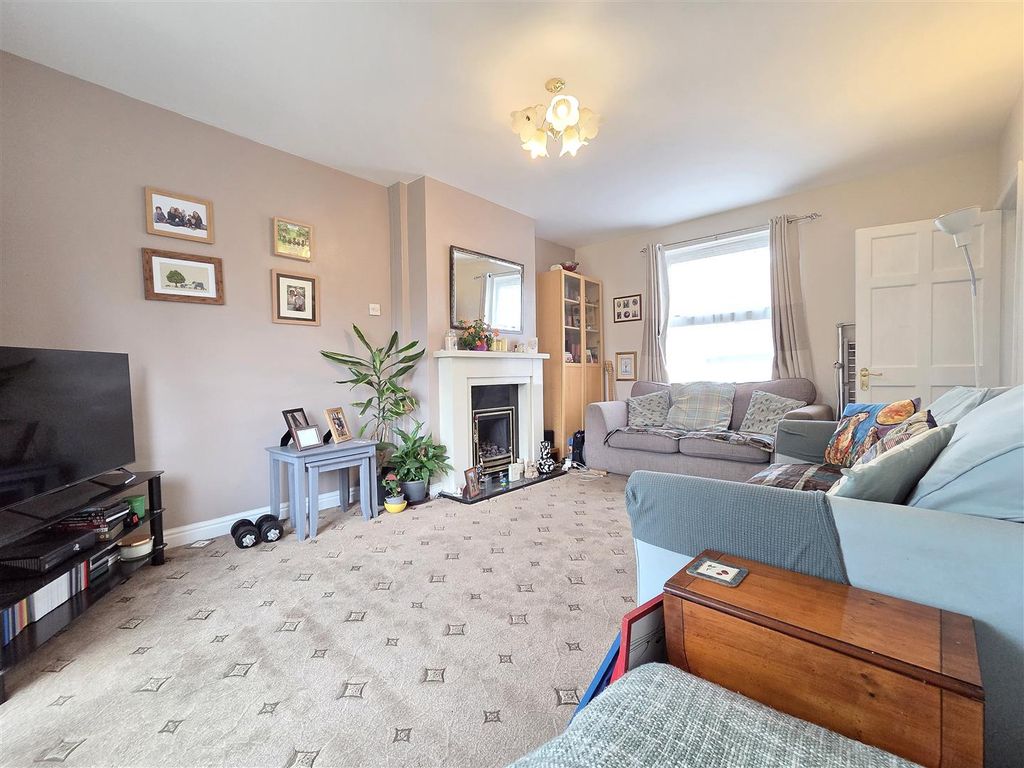 Property photo 2 of 10 Living Room