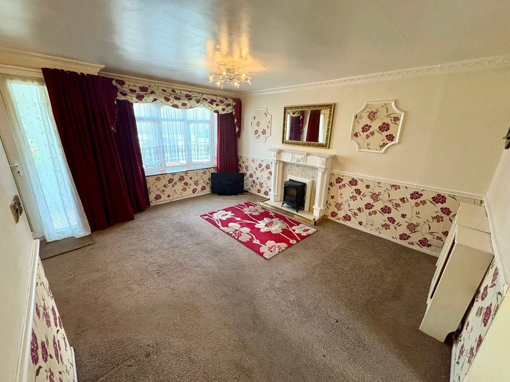 Property photo 3 of 20 Picture No. 04