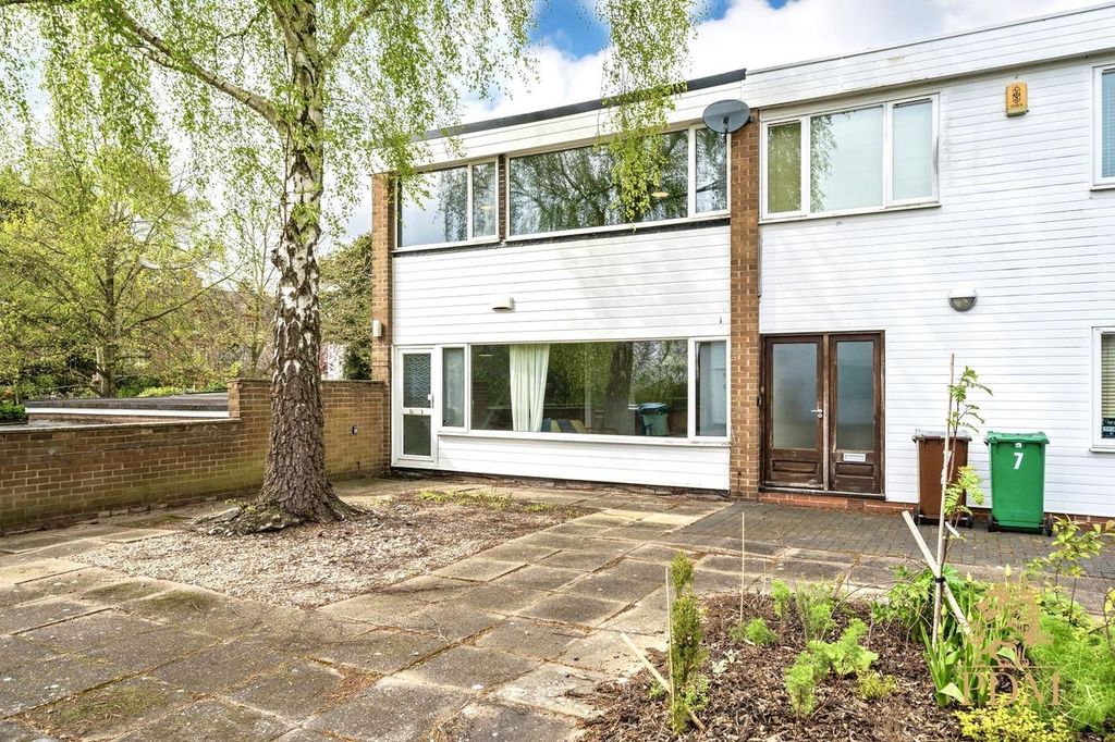 Property photo 2 of 19 6 Yeomans Court Clumber Road West The Park Ng7 1EU