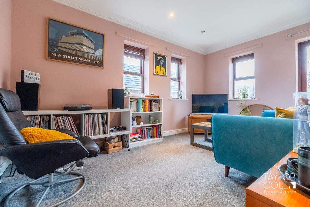 Property photo 2 of 9