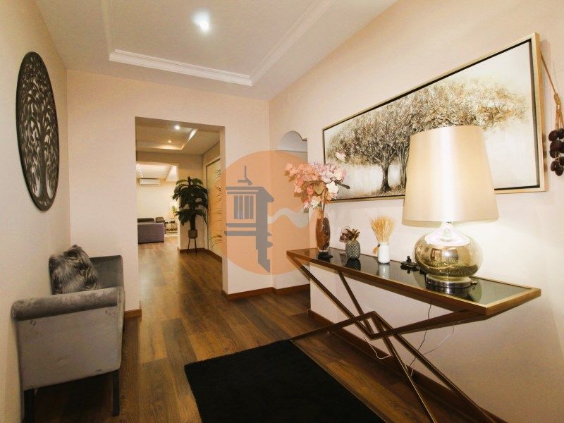 Property photo 2 of 39