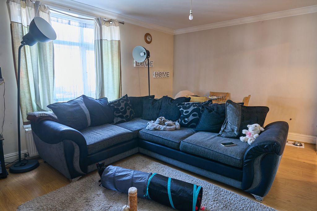 Property photo 2 of 36