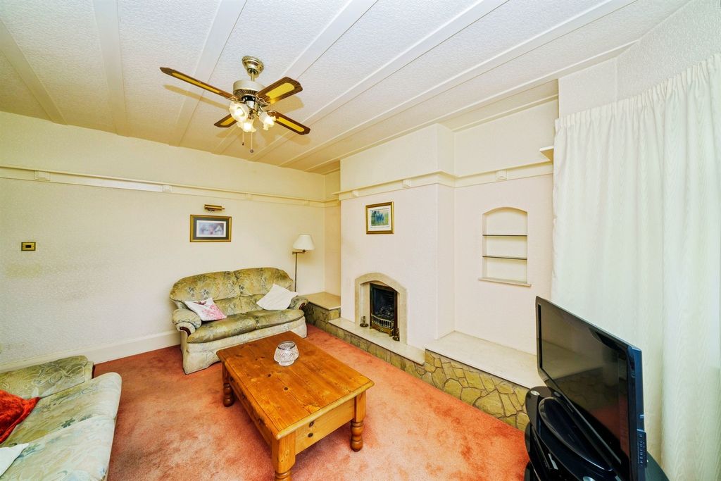 Property photo 3 of 25
