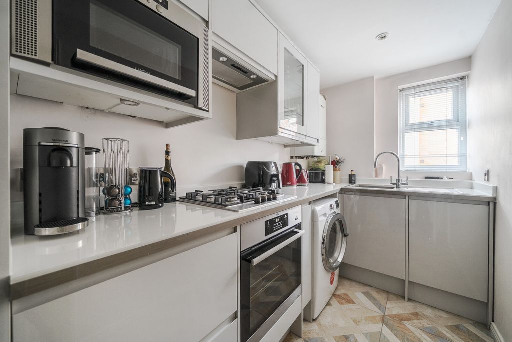 Property photo 1 of 14 1370212-8-68F89cc...