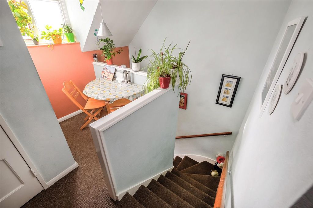 Property photo 2 of 16 3 Woodham Court-12.Jpg