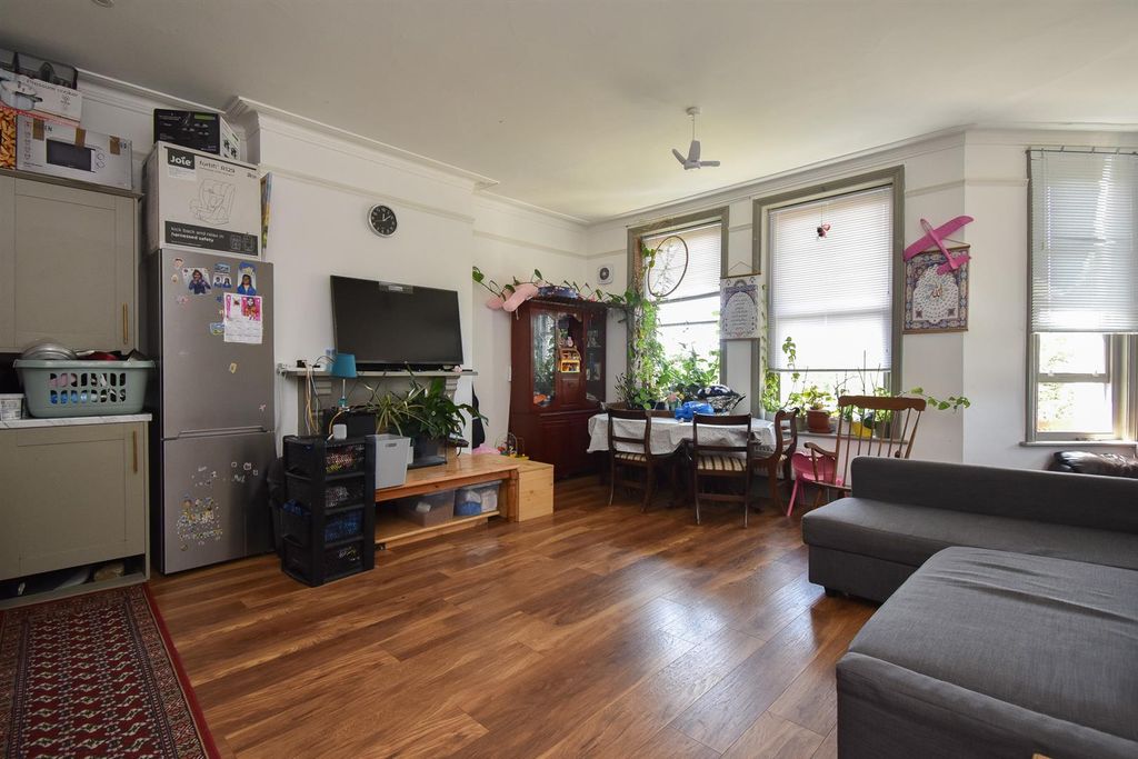 Property photo 2 of 11 Living Space