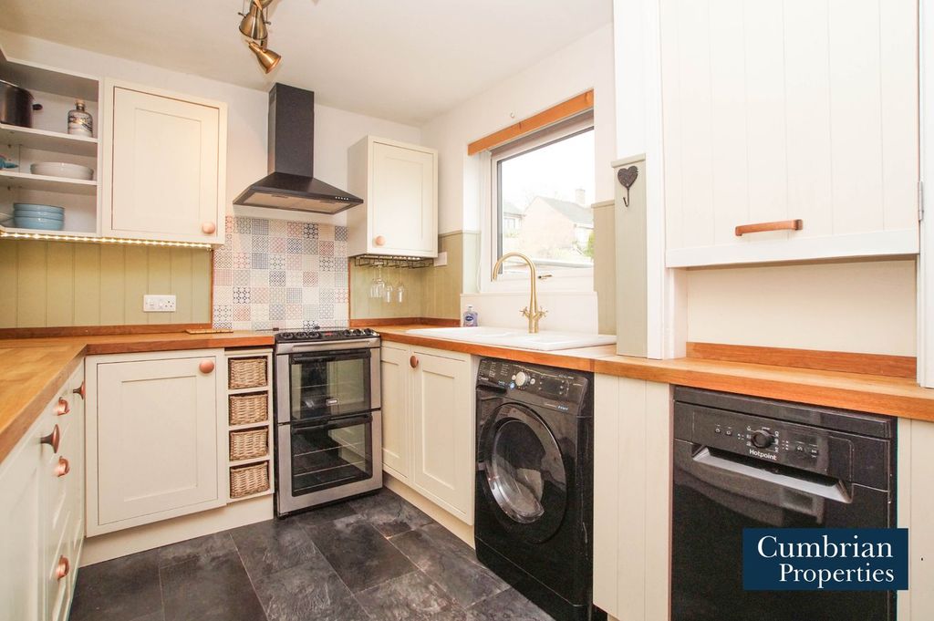 Property photo 2 of 16 Dining Kitchen