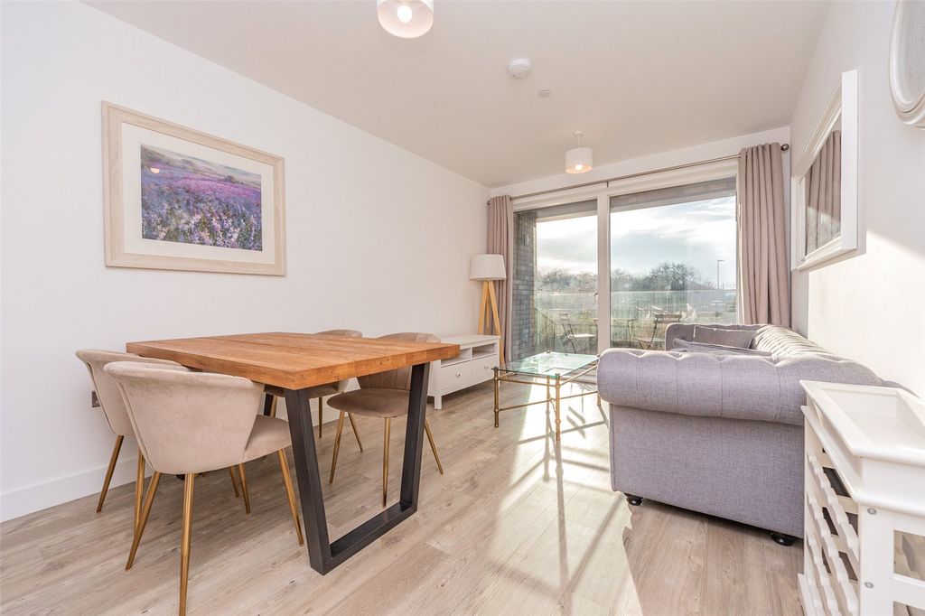 Property photo 2 of 14 Picture No. 04