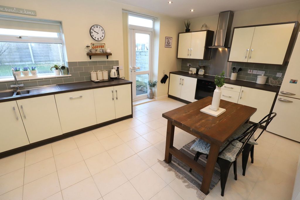 Property photo 1 of 28