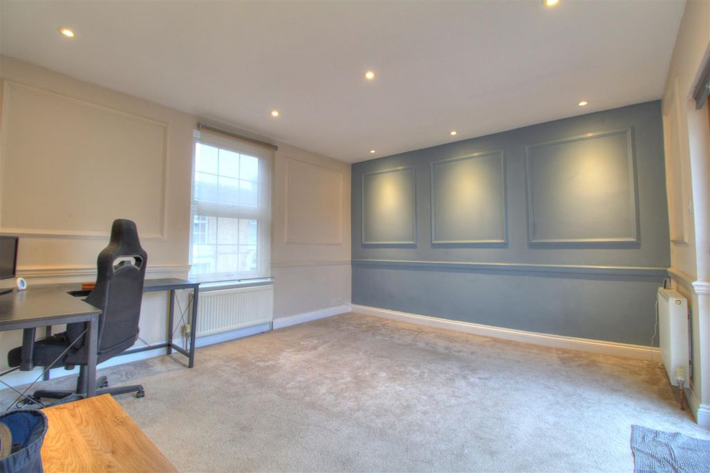 Property photo 3 of 11 23A Clarkson St - Lounge 2.Jpg