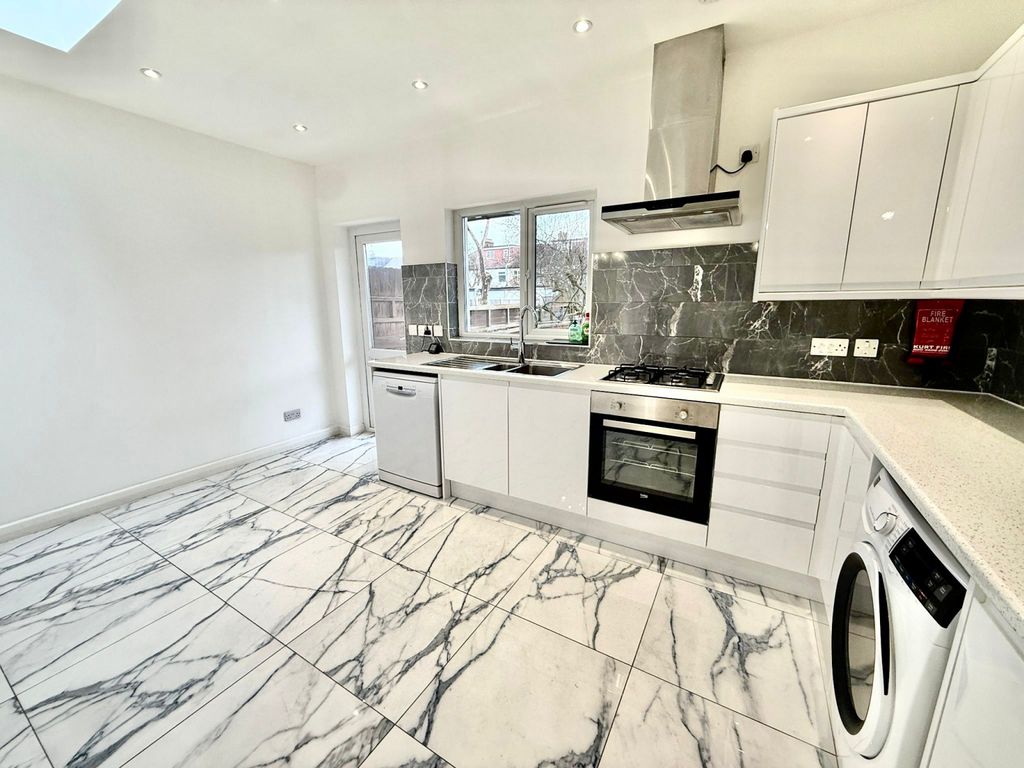 Property photo 3 of 12 Gallery