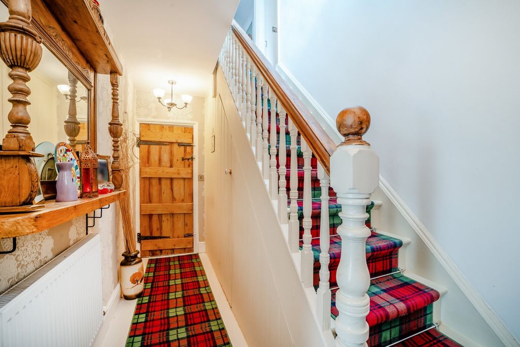 Property photo 2 of 27