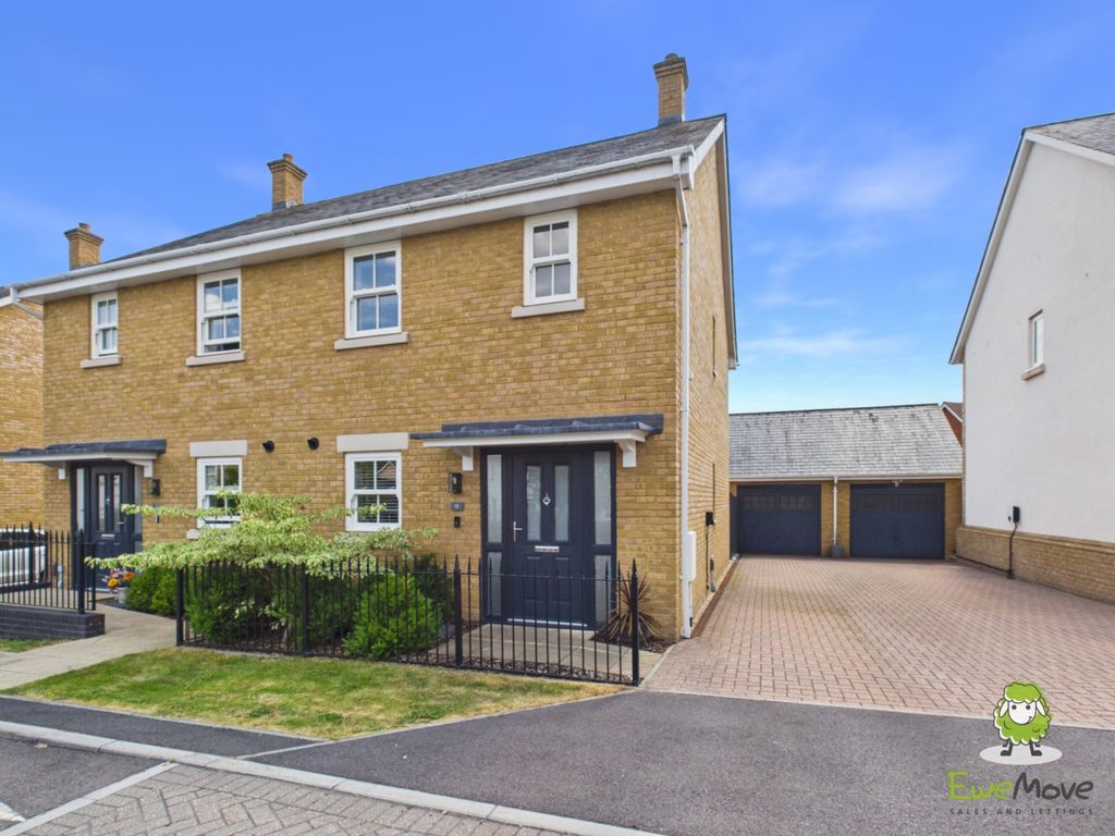 Property photo 1 of 25 Ewemove Estate Agents Basingstoke -Appian Way