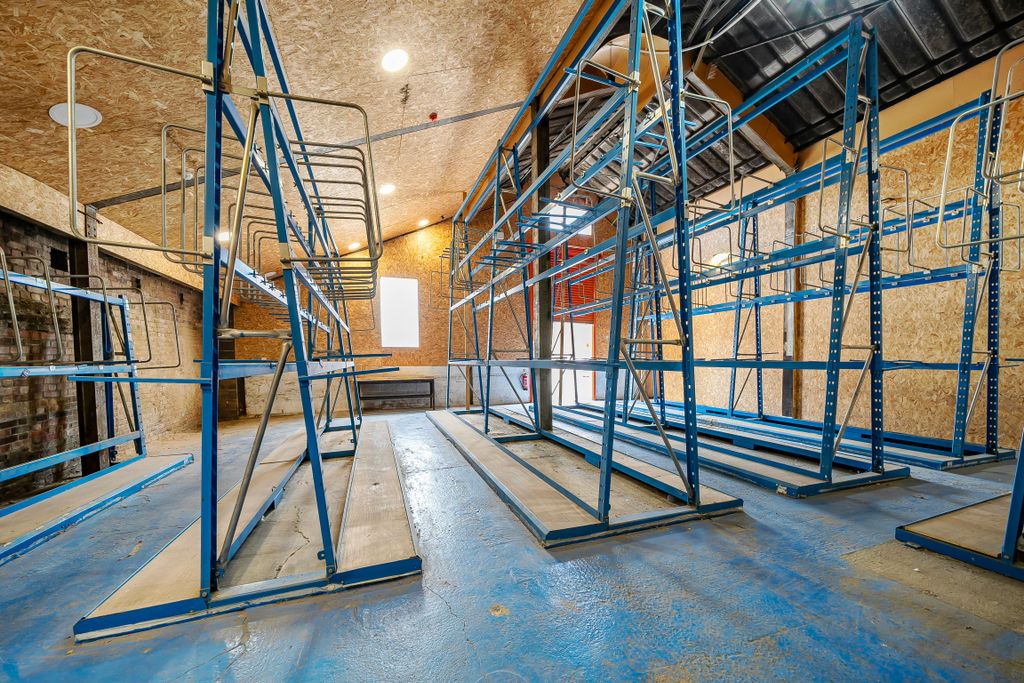 Property photo 3 of 10 3-1319198-2-686409Cec1Eeb-Arw-3.Jpg