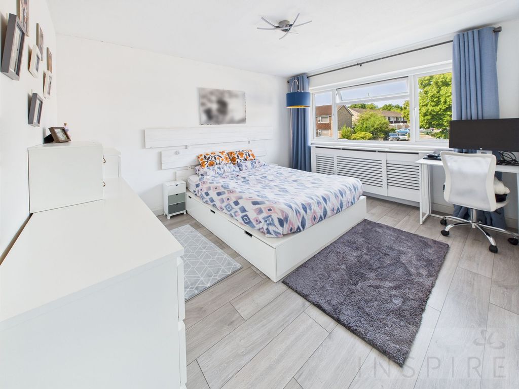 Property photo 2 of 40