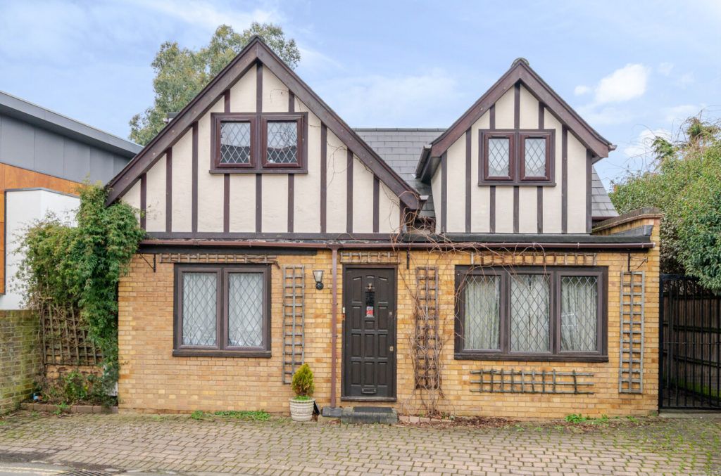 Property photo 1 of 18