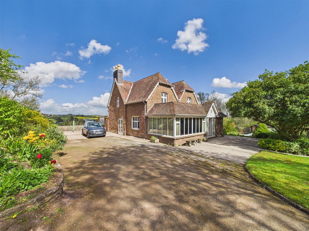 Property photo 1 of 32