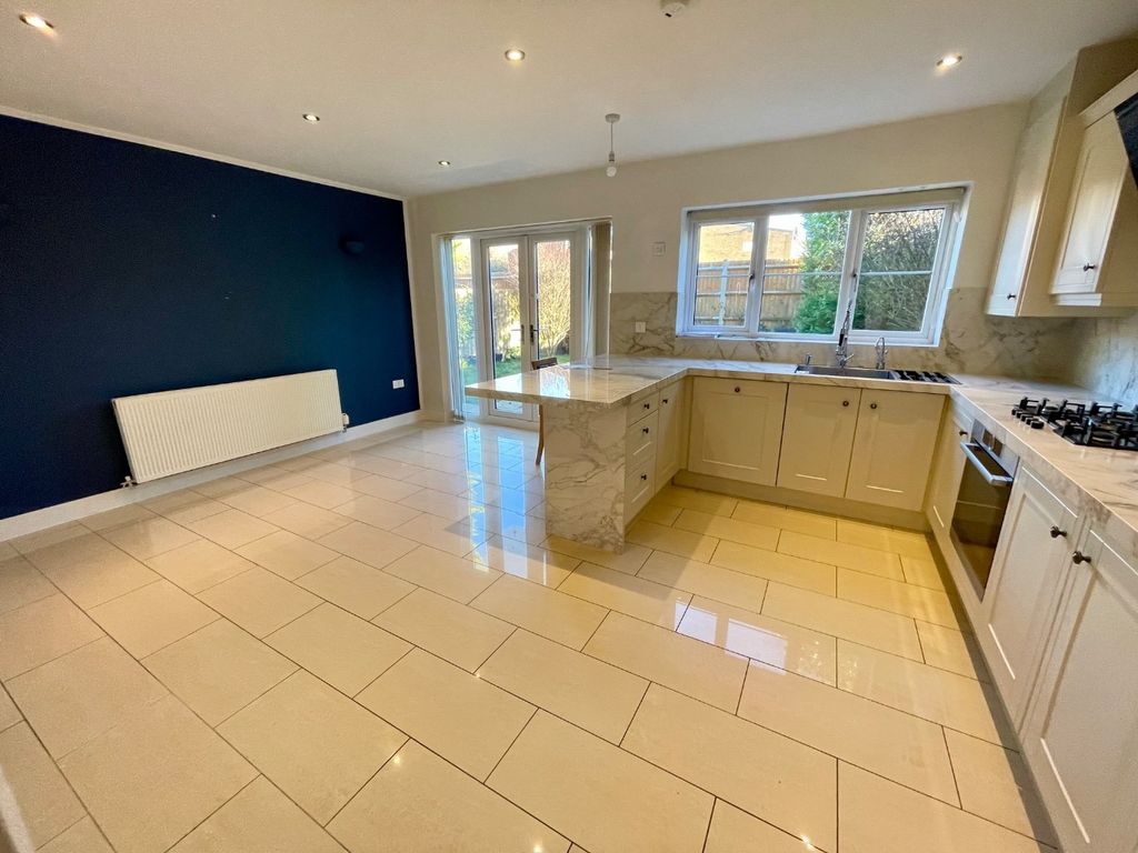 Property photo 3 of 17 4940772