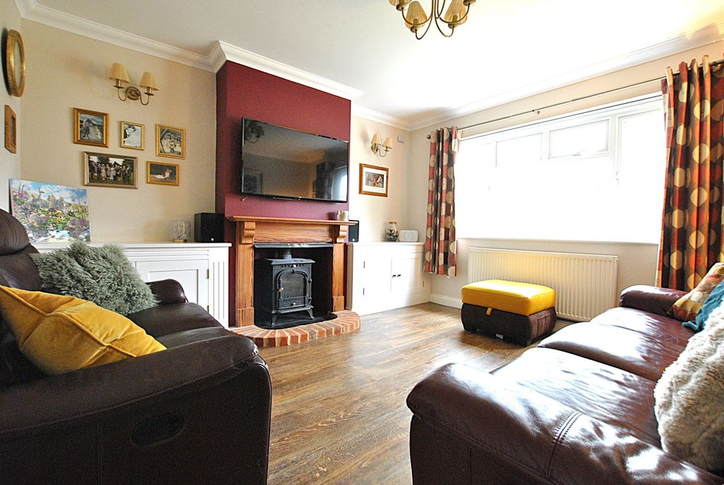 Property photo 2 of 20