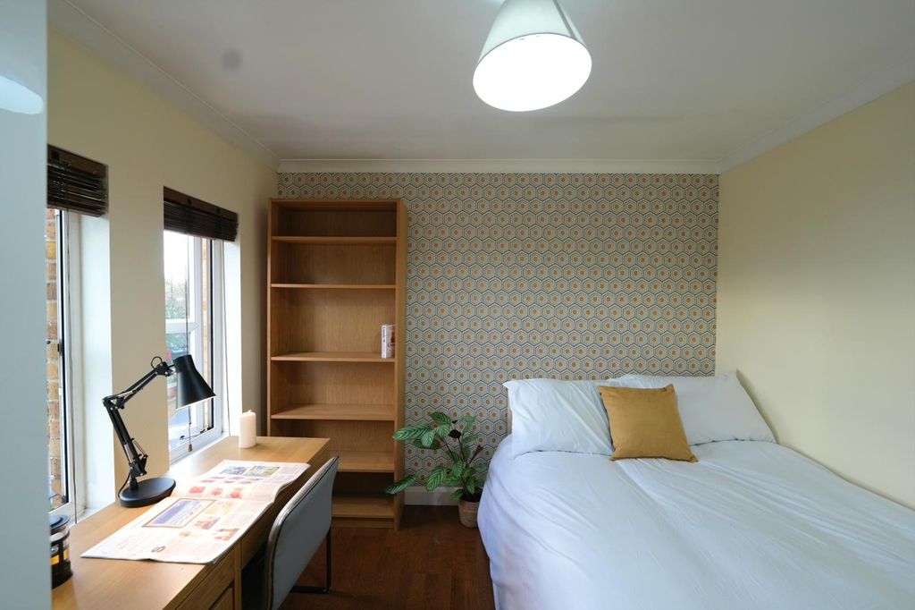 Property photo 2 of 6