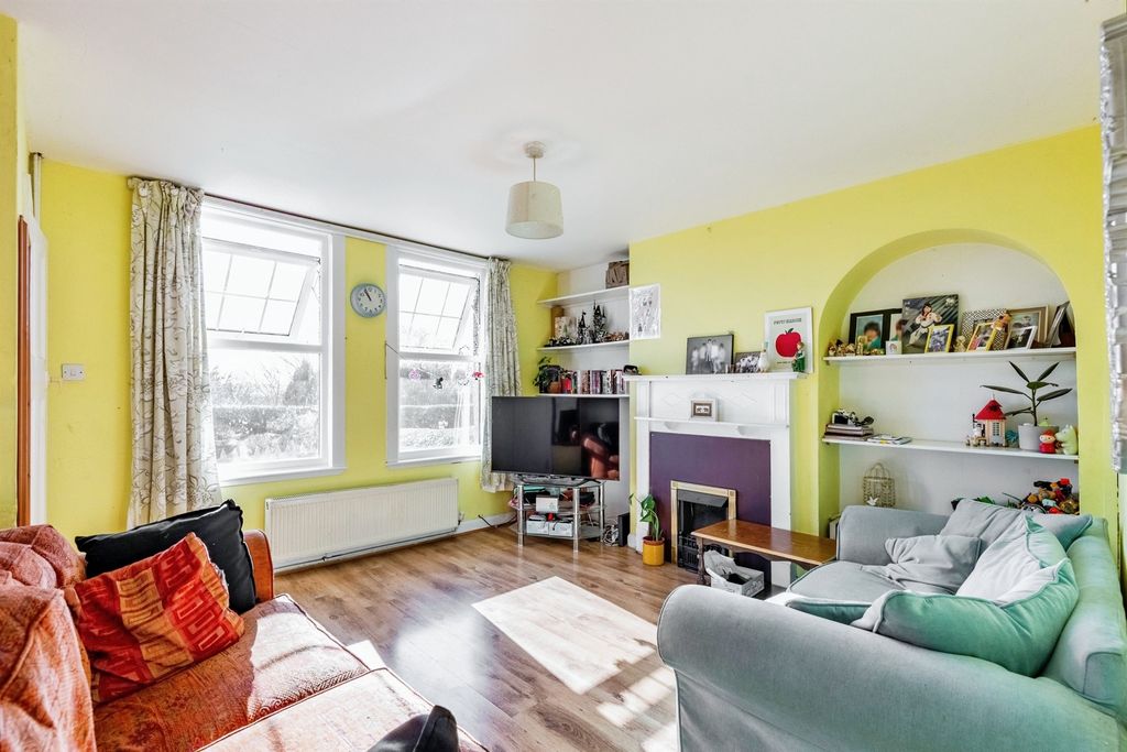 Property photo 2 of 19