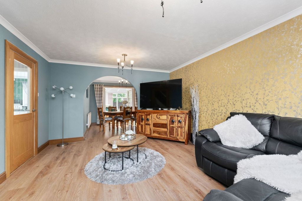 Property photo 2 of 33