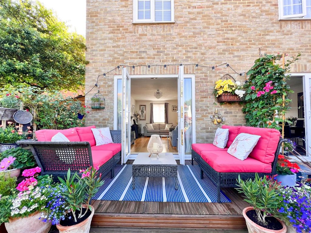 Property photo 3 of 30 Garden